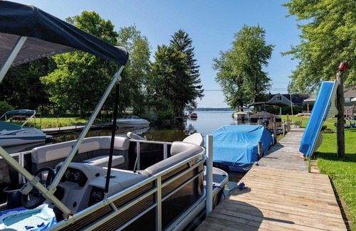 Mayville Cottage | New and Modern Cottage with Lake Views