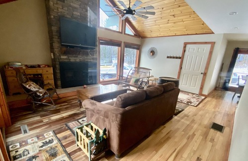 North Creek Cabin | New and private cabin in the heart of all the Adirondack's wild adventures!