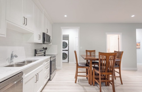 North Cowichan House | New and spacious suite close to town, attractions and hospital