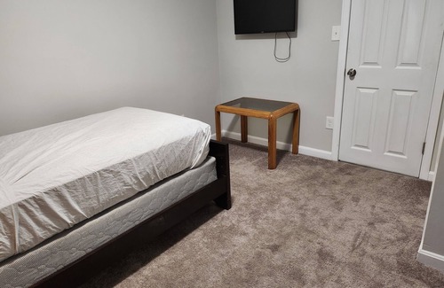 Rutland Apartment | New and updated city escape,quite area,family-friendly