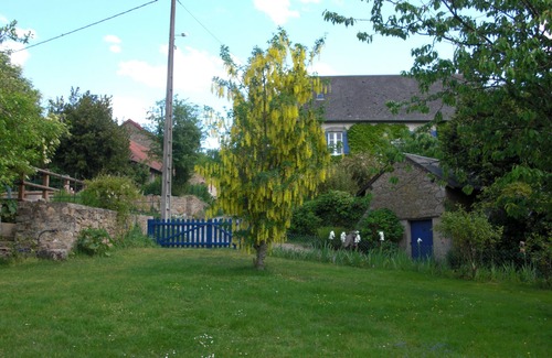 Saint-Priest-la-Plaine Apartment | New apartment in a country house with terrace and garden