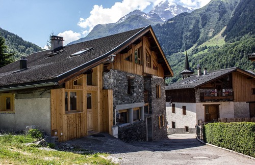 Sainte-Foy-Tarentaise Apartment | New apartment, 3 stars, sleeps 4, in authentic Savoyard chalet