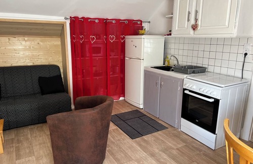 La Bresse Apartment | NEW APARTMENT 5 minutes by car from alpine, nordic & lake ski slopes.