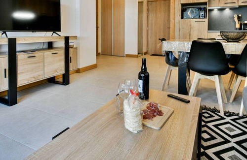 Le Chinaillon Apartment | New apartment at ski slopes, 2 bedrooms, balcony, wifi