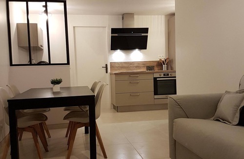 La Flotte Apartment | new apartment, heated pool, private parking, charming secure residence