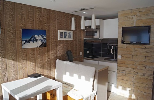 Les Menuires Apartment | New apartment renovated contemporary design on the track in 4-storey cottage