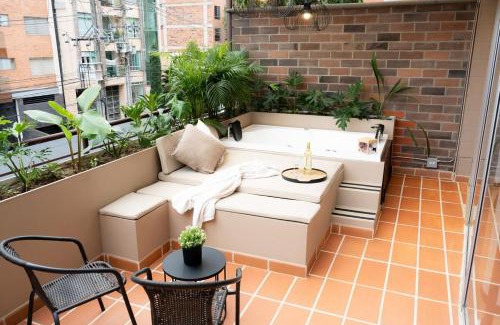 Laureles Apartment | New Apt w private Jacuzzi & AC