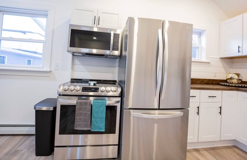 Lewiston Apartment | New Apt with Modern Style- 5 mins from St Mary’s, Central Maine Med, and Bates
