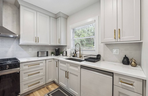 Atlanta House | NEW! Atlanta Oasis - Upscale Home with In-law Suite - Pool,HotTub,Firepit &more!