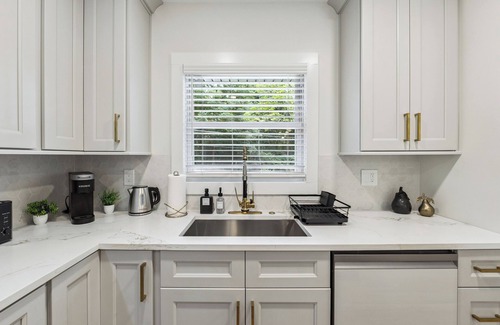 Atlanta House | NEW! Atlanta Oasis - Upscale Home with In-law Suite - Pool,HotTub,Firepit &more!