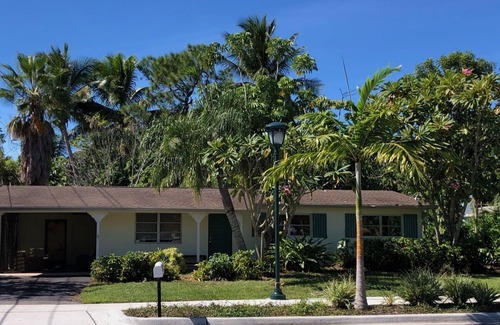 Old Naples House | *NEW* AVAILABLE NOW, Jan, Feb, Mar! FERN COTTAGE! Weekly/Monthly/Yearly Rentals!