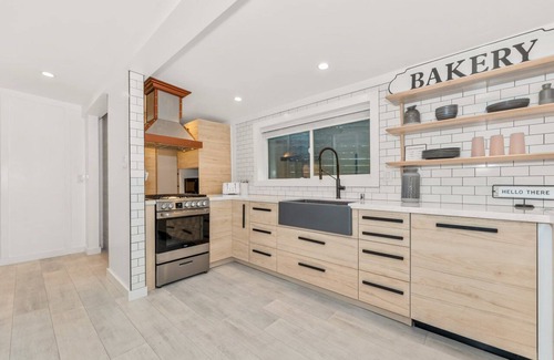 Fire Mountain Apartment | New Beach Apartment w/Yard