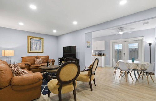 Singer Island Condo | NEW BEACH LISTING, Walk-Beach, Surfing, Scuba, Close-Dining, Wi-Fi