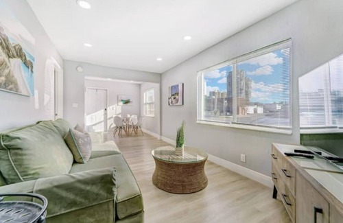 Singer Island Condo | NEW BEACH LISTING-Block To The Beach, Fishing Nearby, Surfing, Chairs