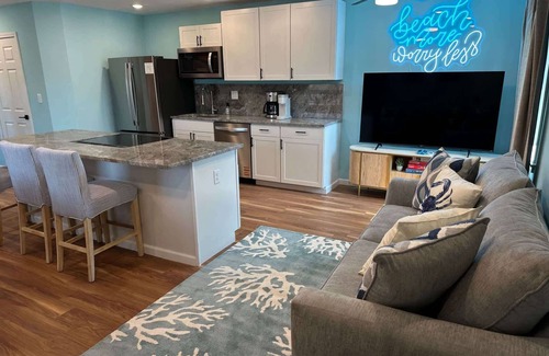 South Bradenton Condo | *NEW* Beach More Worry Less - 4bed 2 bath Sleeps 8