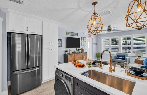 Indian Rocks Beach House | NEW Beach Retreat – Patio & Hammock, Walk to the Beach for the Perfect Escape.