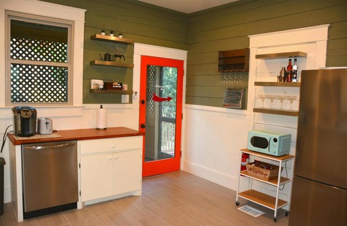 San Jacinto House | NEW!Beach Side Heritage Gem Historical House w Updated Fixtures