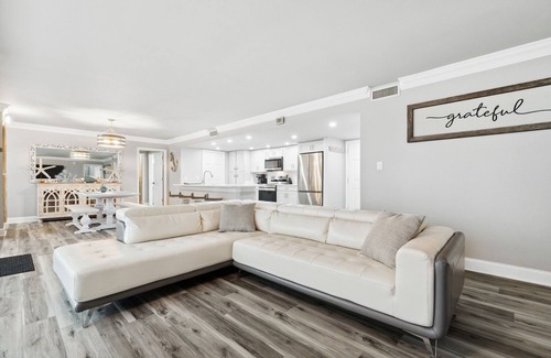 West Panama City Beach Condo | NEW Beachfront 😎GLASS+VIEW in 2MASTER Suites+BUNK ROOM*FREE BeachChairs804E