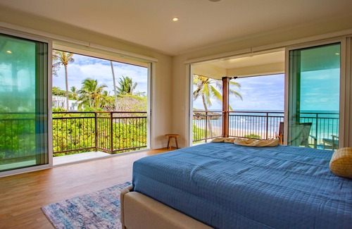 Hauula House | New Beachfront with Pool, Hidden sandy beach North Shore.