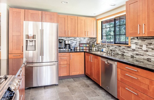 Big Bear Cabin | New! Bearadise ~ Frank's Fort Mountain Estate