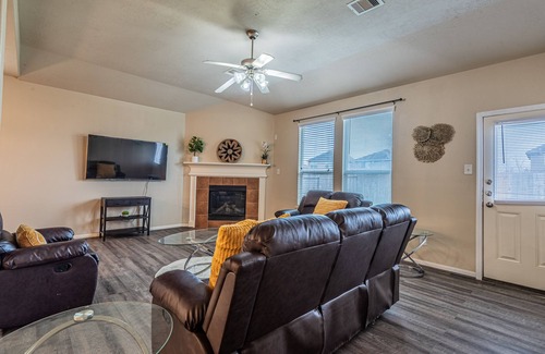 Barker House | New Beautiful 4/BR Vacation Home