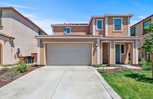 Elk Grove House | New beautiful cozy home in Elk Grove