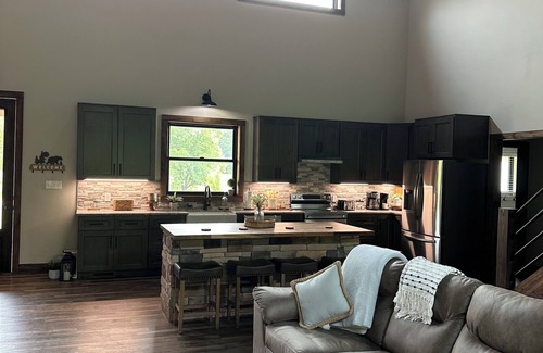 Lone Rock House | NEW BEAUTIFUL HOME RIGHT ON THE WHITE RIVER! WALK-IN WHITE RIVER ACCESS!