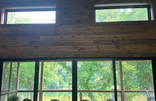 Lone Rock House | NEW BEAUTIFUL HOME RIGHT ON THE WHITE RIVER! WALK-IN WHITE RIVER ACCESS!