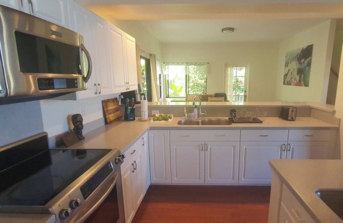 Hawaii Kai House | NEW Beautiful house with waterfall, koi pond and tropical garden
