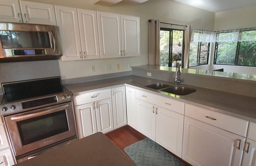 Hawaii Kai House | NEW Beautiful house with waterfall, koi pond and tropical garden