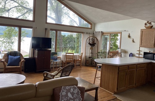 Hammondsport Cottage | NEW Beautiful lakefront cottage on east side of Keuka lake WITH BOAT LAUNCH