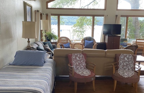 Hammondsport Cottage | NEW Beautiful lakefront cottage on east side of Keuka lake WITH BOAT LAUNCH
