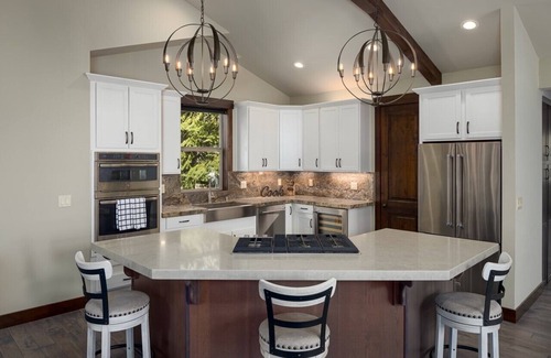 Kings Beach House | New & Beautiful! Soaking Tub, Garage, NStar Close!