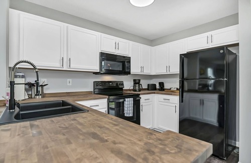 Columbia House | NEW! Beautiful Updated House w/Fenced Backyard!