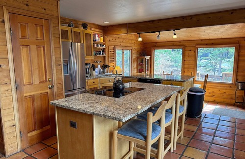Woodmoor House | NEW! Big with VIEWS, 11 beds, hot tub, pool table