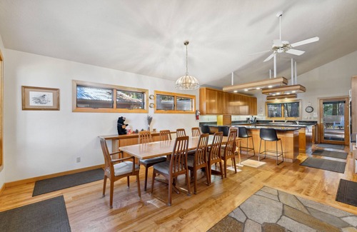 McCall House | New! Birch Fairway House - On golf course - Hot tub - Garage - Family friendly