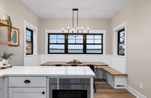 Kewadin House | New Birch Lake 4 bd / 3.5 ba lakefront home