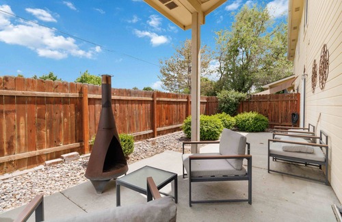 Northwest Boise City House | NEW! BloomHaus: A Whimsical Escape | Movie Loft | Back Patio w/Chiminea | Spacious Master en Suite