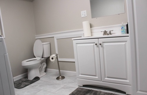 Bedford House | NEW Bright and Modern 3BR Home/Conveniently Location/Toledo