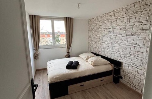 Laval Apartment | New, bright apartment