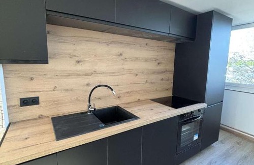 Laval Apartment | New, bright apartment