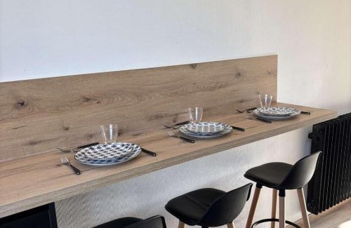 Laval Apartment | New, bright apartment