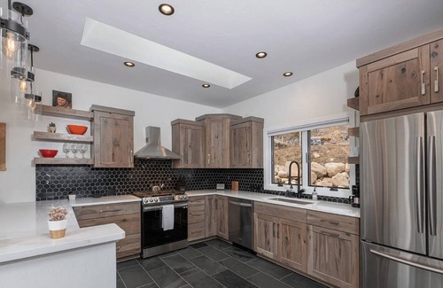 Mountain Cabin | New Build 2023 Luxury off the grid: Raven's Nest