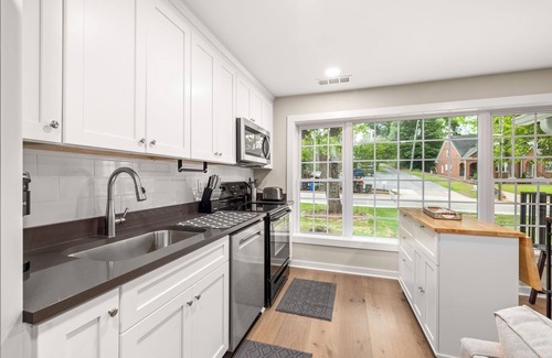 Gainesville Apartment | New Build 3/3 Luxe Corporate Housing only 5 min to city square & NGMC.