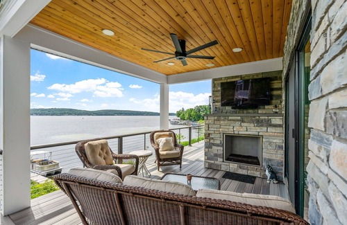 Saratoga Springs House | New build 5-bedroom waterfront lake house in Saratoga Springs