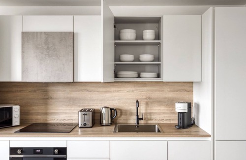 Lansbury Apartment | New Build Bromley by Bow Studio w/Concierge, nr Shops, by Blueground