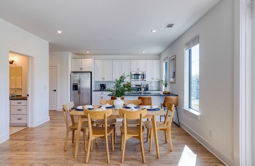 Nashville House | New Build Condo Walk to Dining, Nightlife & Music Near Midtown | The Heights