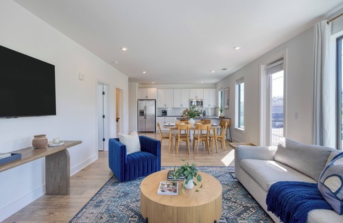 Nashville House | New Build Condo Walk to Dining, Nightlife & Music Near Midtown | The Heights