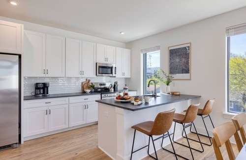 Nashville House | New Build Condo Walk to Dining, Nightlife & Music Near Midtown | The Heights