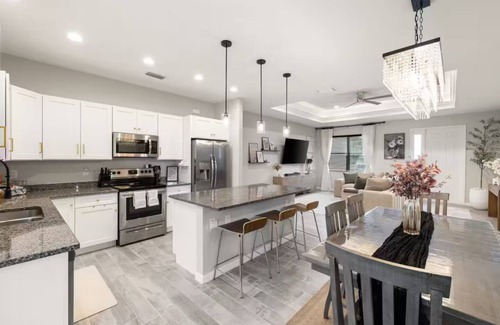 Caloosahatchee House | New Build Home w/King Suite, Pet Friendly, Fenced Yard, Safe, Central Location